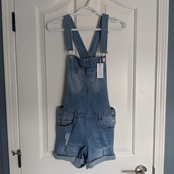 Ardene Light-wash Overall Shorts - Picture 1 of 5
